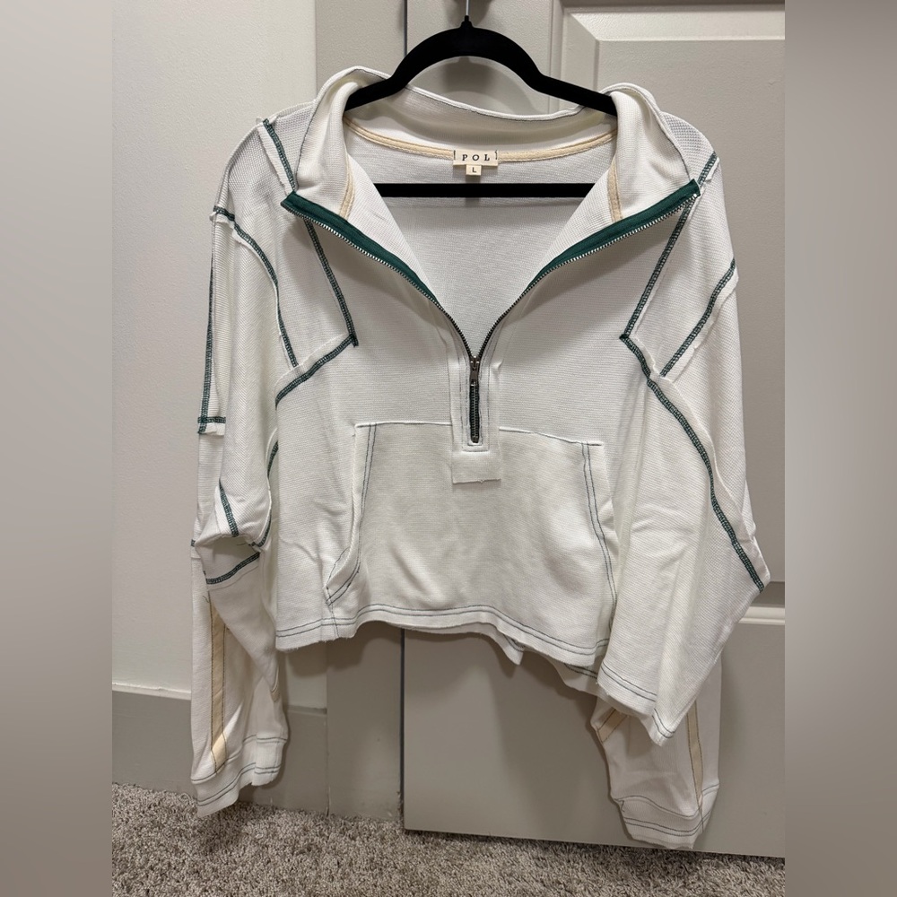 POL Large White Zip Up Sweatshirt. 💕⚡️